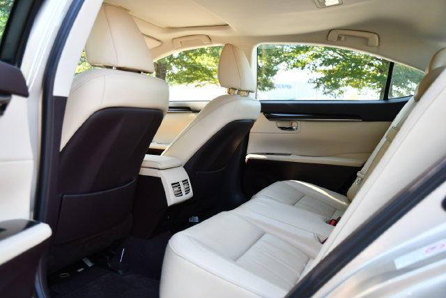 Used 2017 Lexus ES 350 w/ Luxury Package FWD image 16
