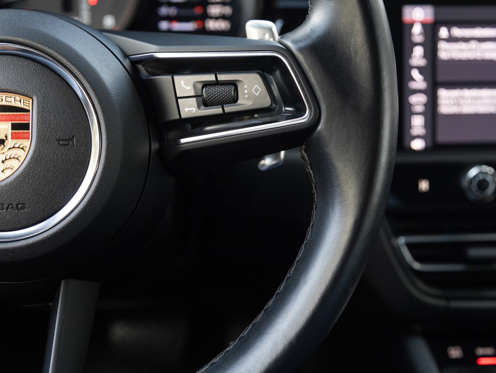 Certified 2024 Porsche Macan AWD/4WD image 16