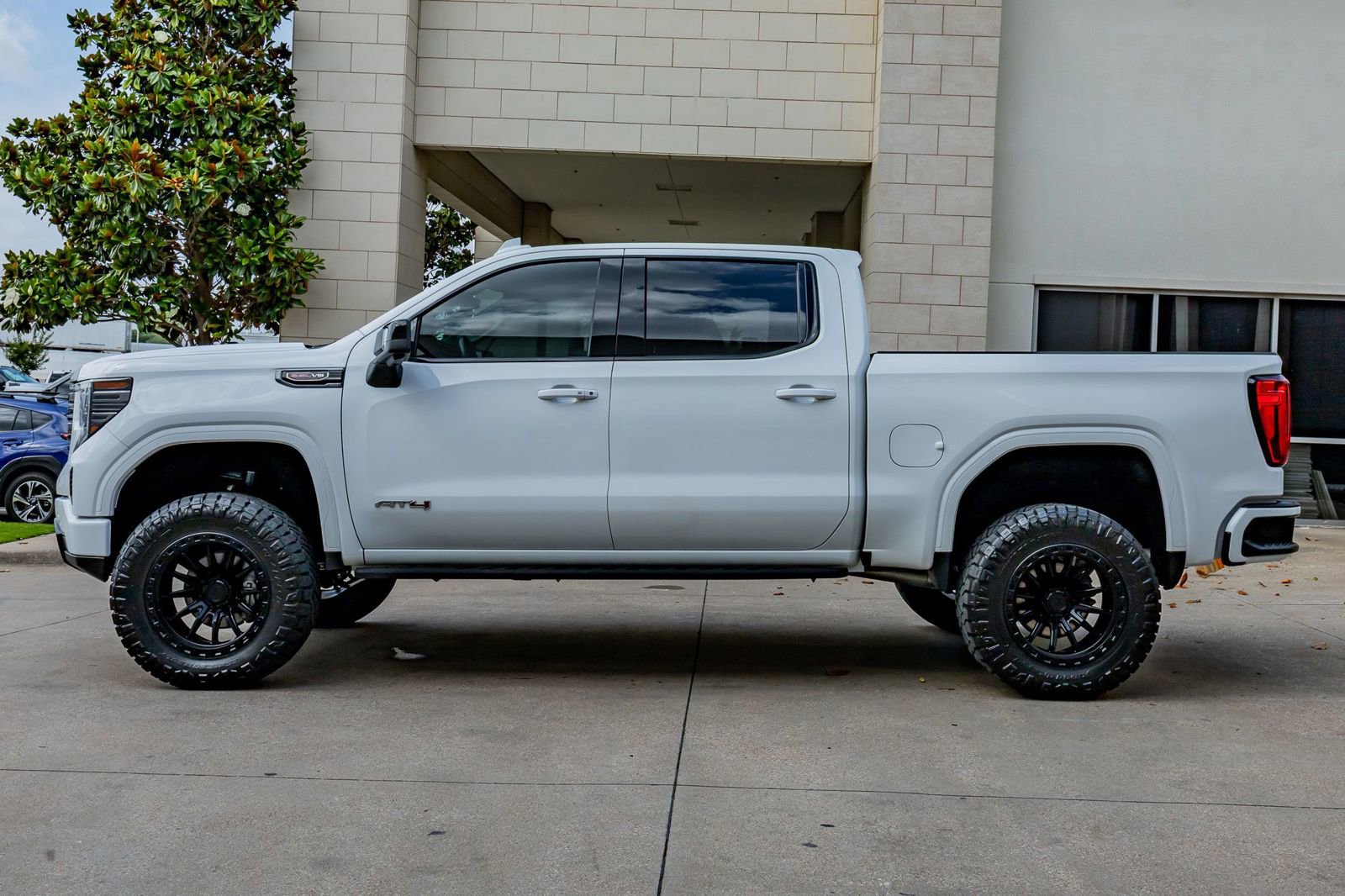 Used 2022 GMC Sierra 1500 AT4 w/ AT4 Premium Package AWD/4WD image 6