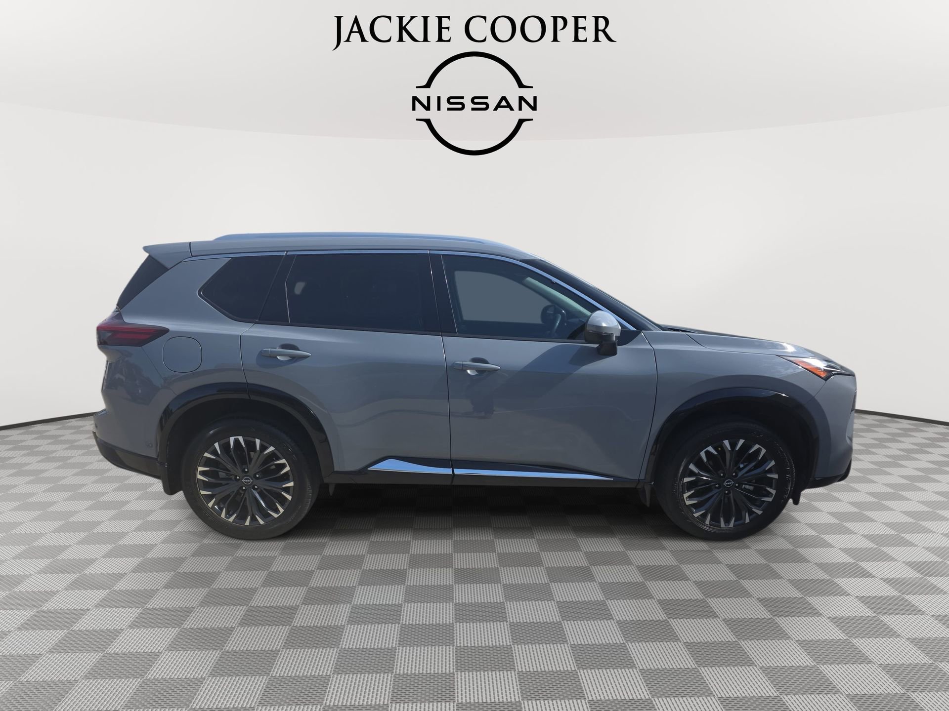 Used 2024 Nissan Rogue Platinum w/ Platinum Premium Package FWD image 4