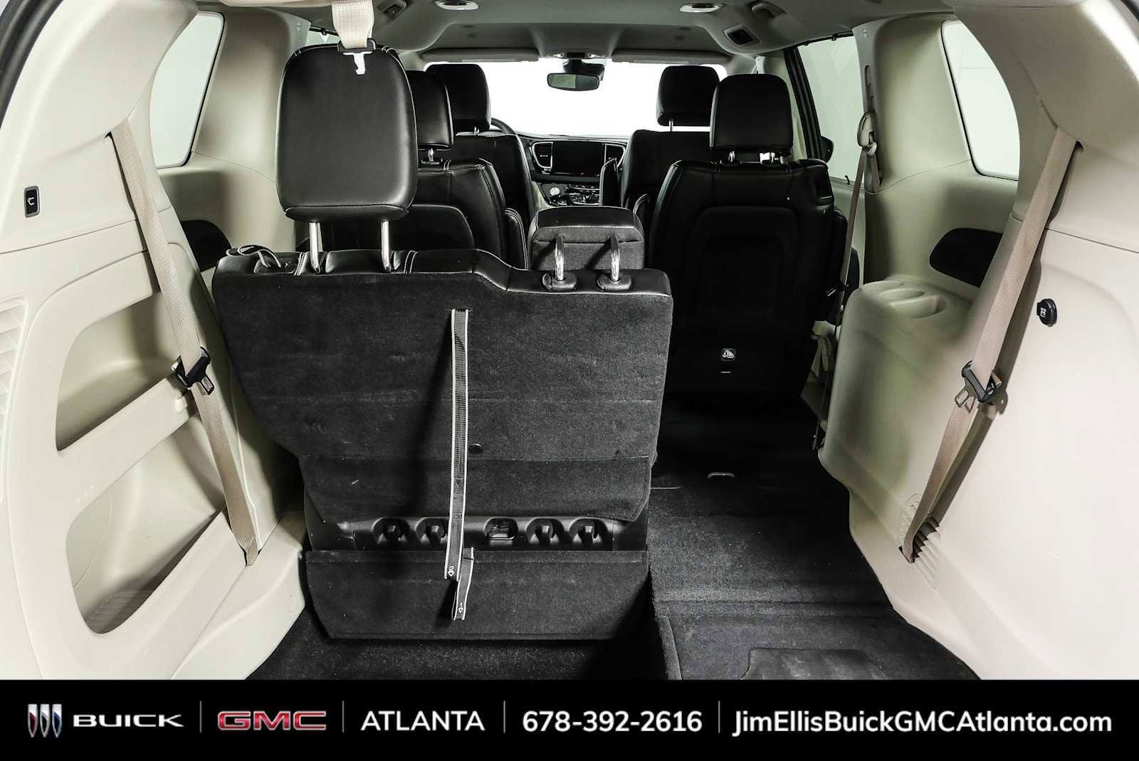 Used 2024 Chrysler Pacifica Touring-L FWD image 30