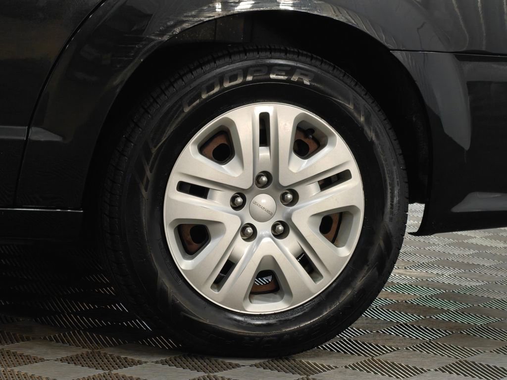 Used 2020 Dodge Grand Caravan SE image 42