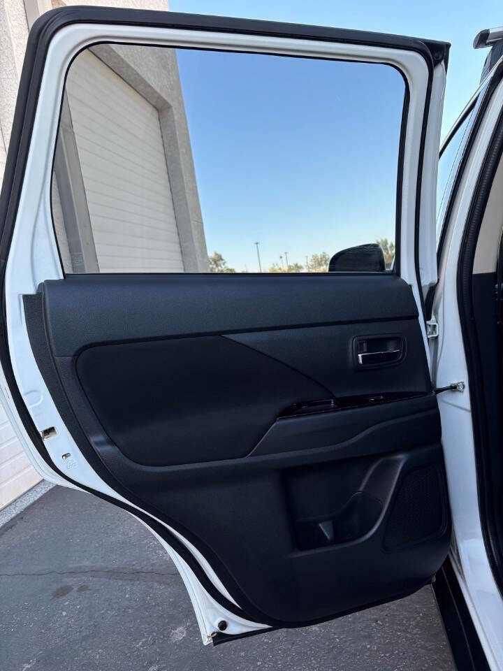 Used 2017 Mitsubishi Outlander ES image 23