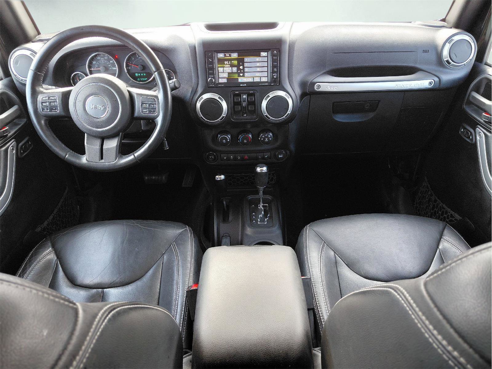 Used 2015 Jeep Wrangler Unlimited Rubicon w/ Connectivity Group image 41