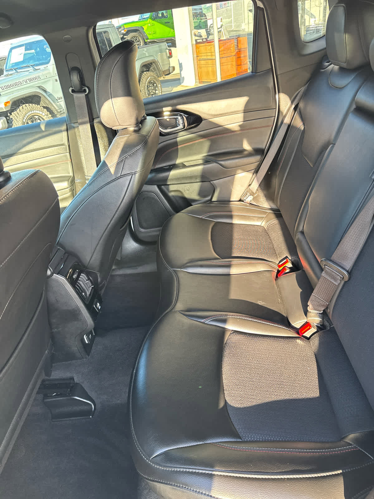 Used 2023 Jeep Compass Trailhawk image 9