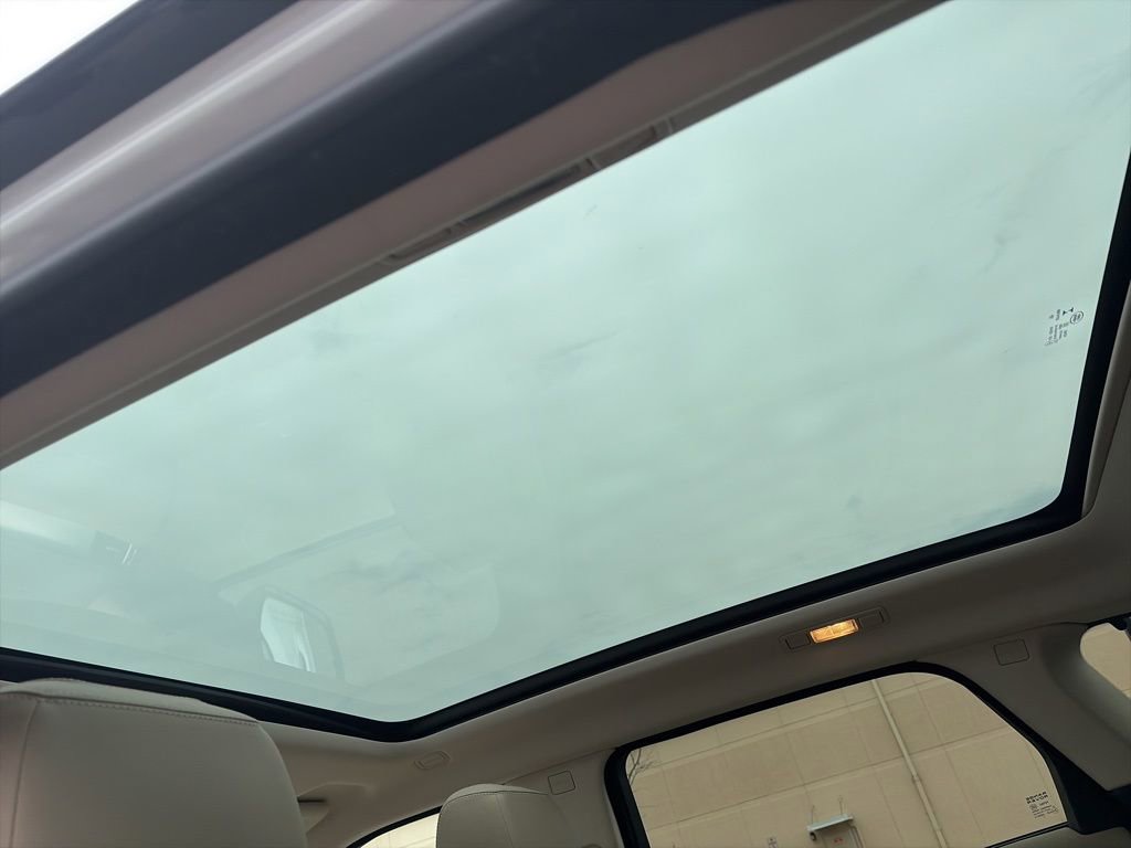 Used 2017 Land Rover Range Rover Evoque SE image 18