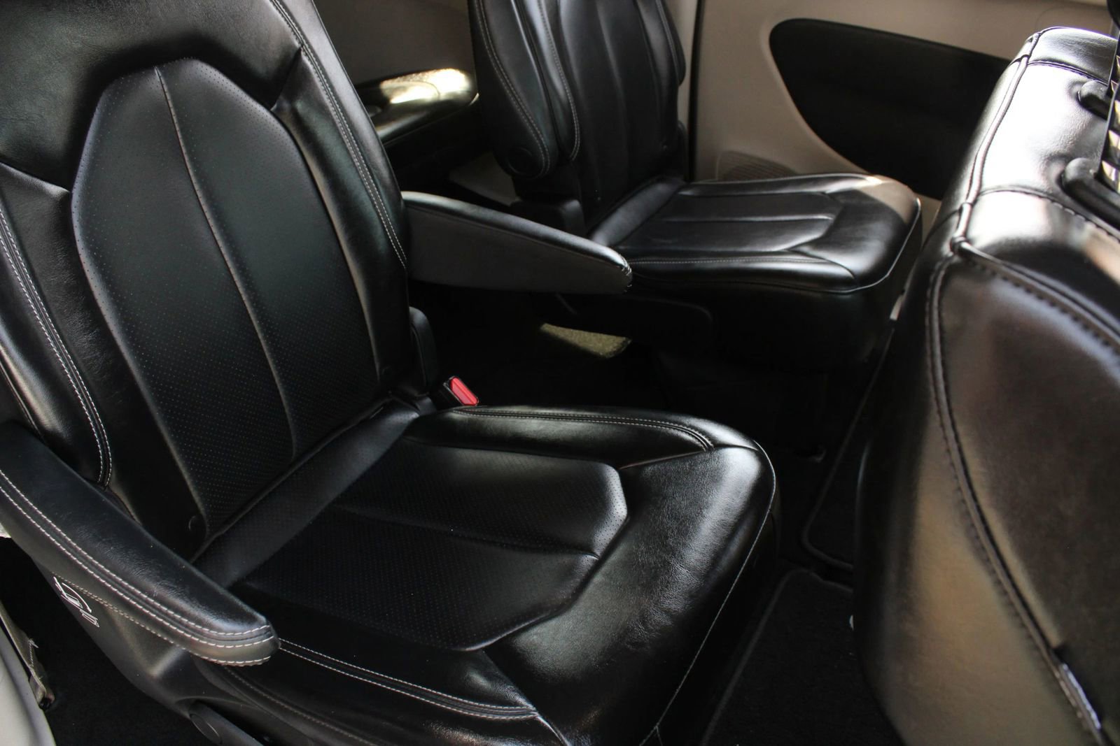 Used 2023 Chrysler Pacifica Touring-L FWD image 21