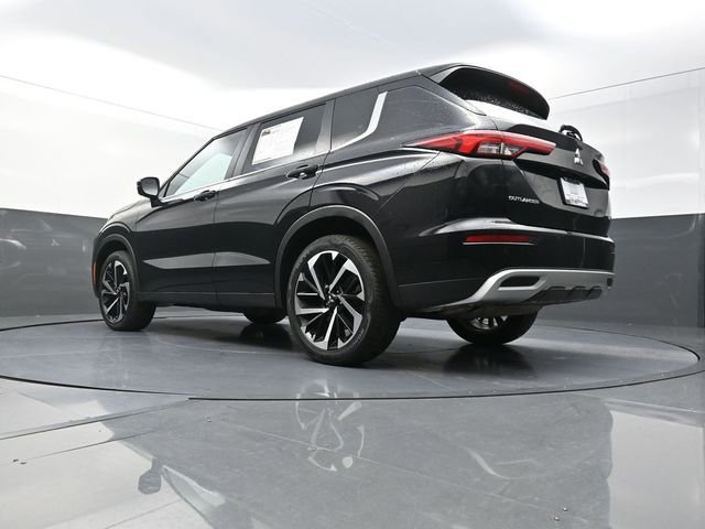 Used 2023 Mitsubishi Outlander SE image 23