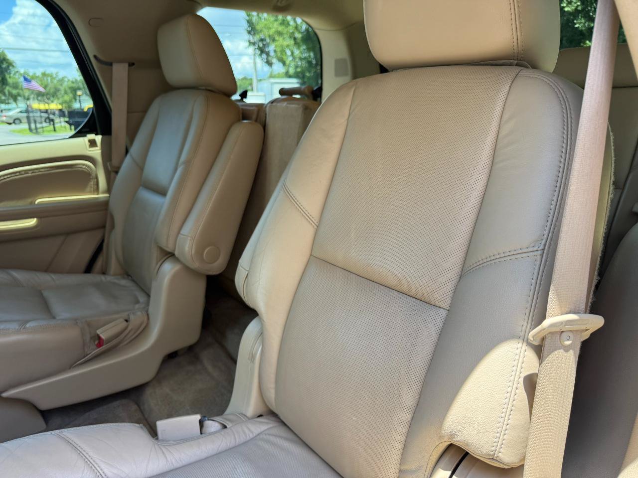 Used 2011 Cadillac Escalade Premium AWD/4WD image 28