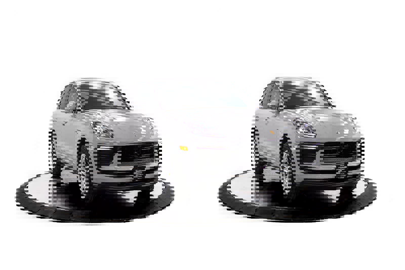 Certified 2026 Porsche Macan AWD/4WD image 9