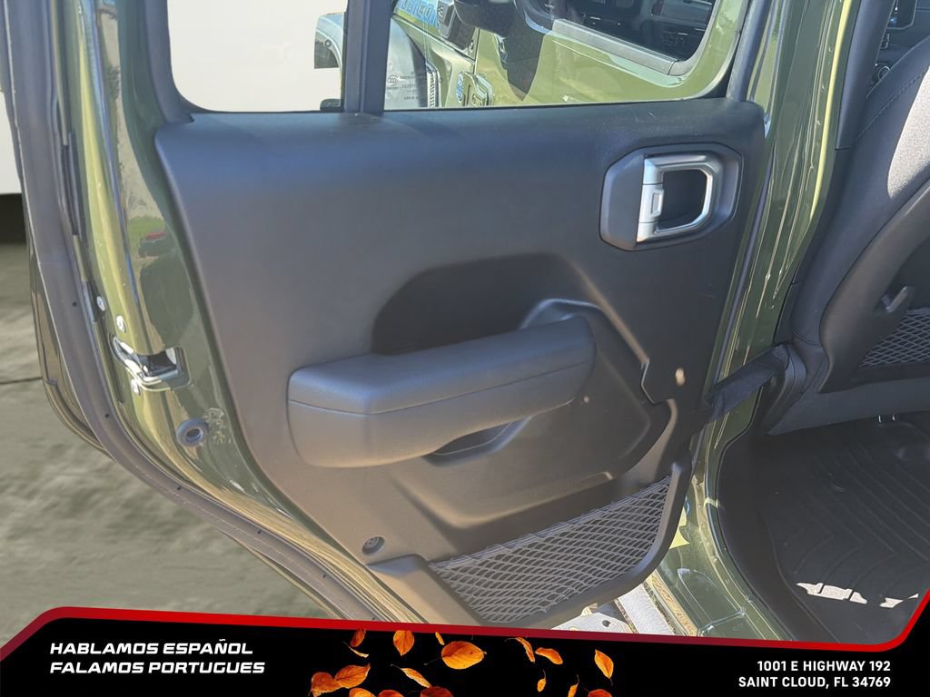 Used 2024 Jeep Wrangler Unlimited Rubicon 4xe w/ Technology Group AWD/4WD image 14
