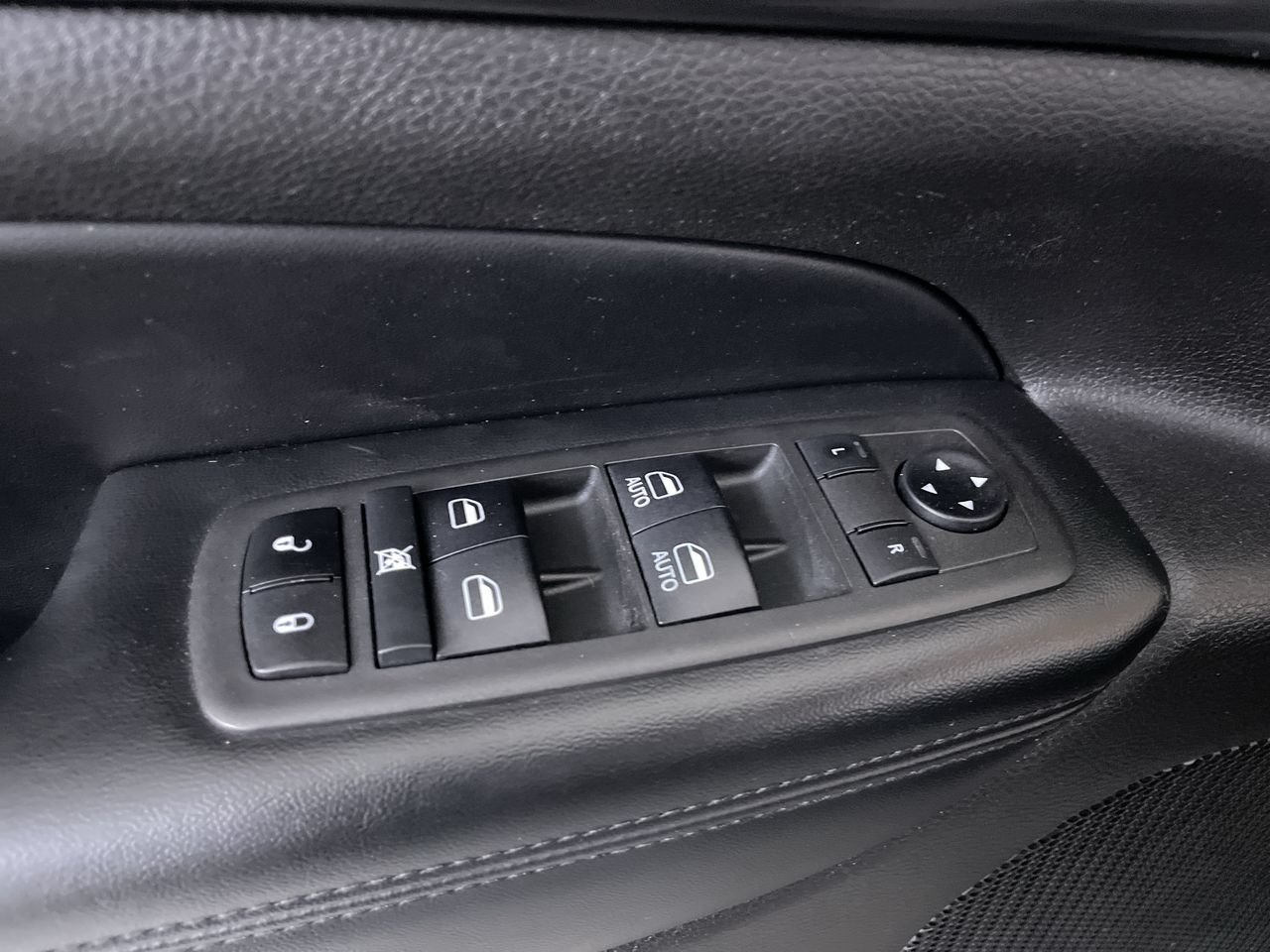 Used 2021 Jeep Grand Cherokee Laredo w/ Security & Convenience Group AWD/4WD image 11