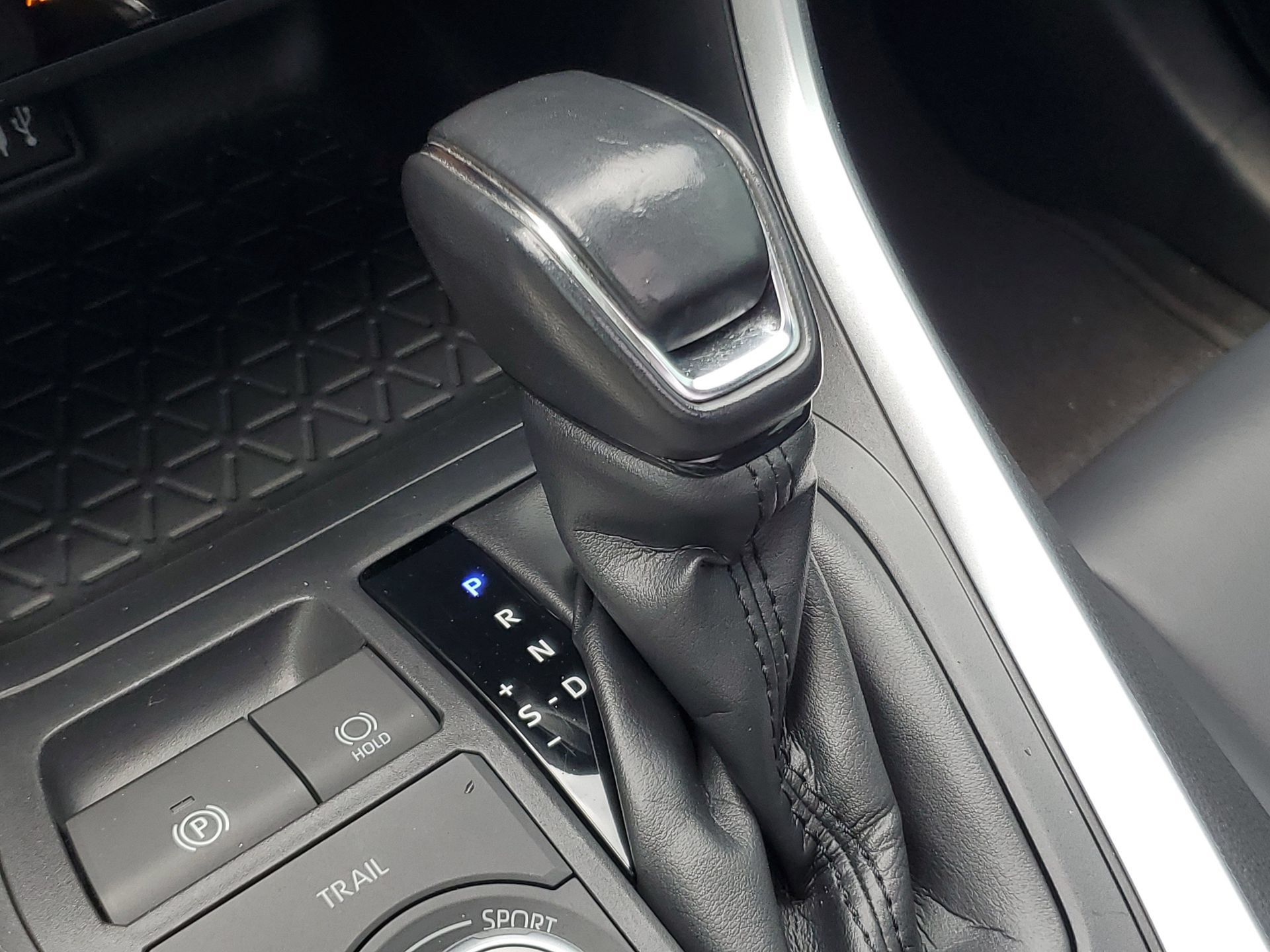 Used 2019 Toyota RAV4 XSE w/ XSE Weather Package AWD/4WD image 35