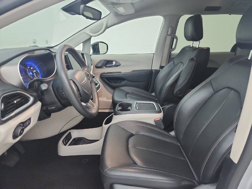 Certified 2024 Chrysler Pacifica Touring-L FWD image 20