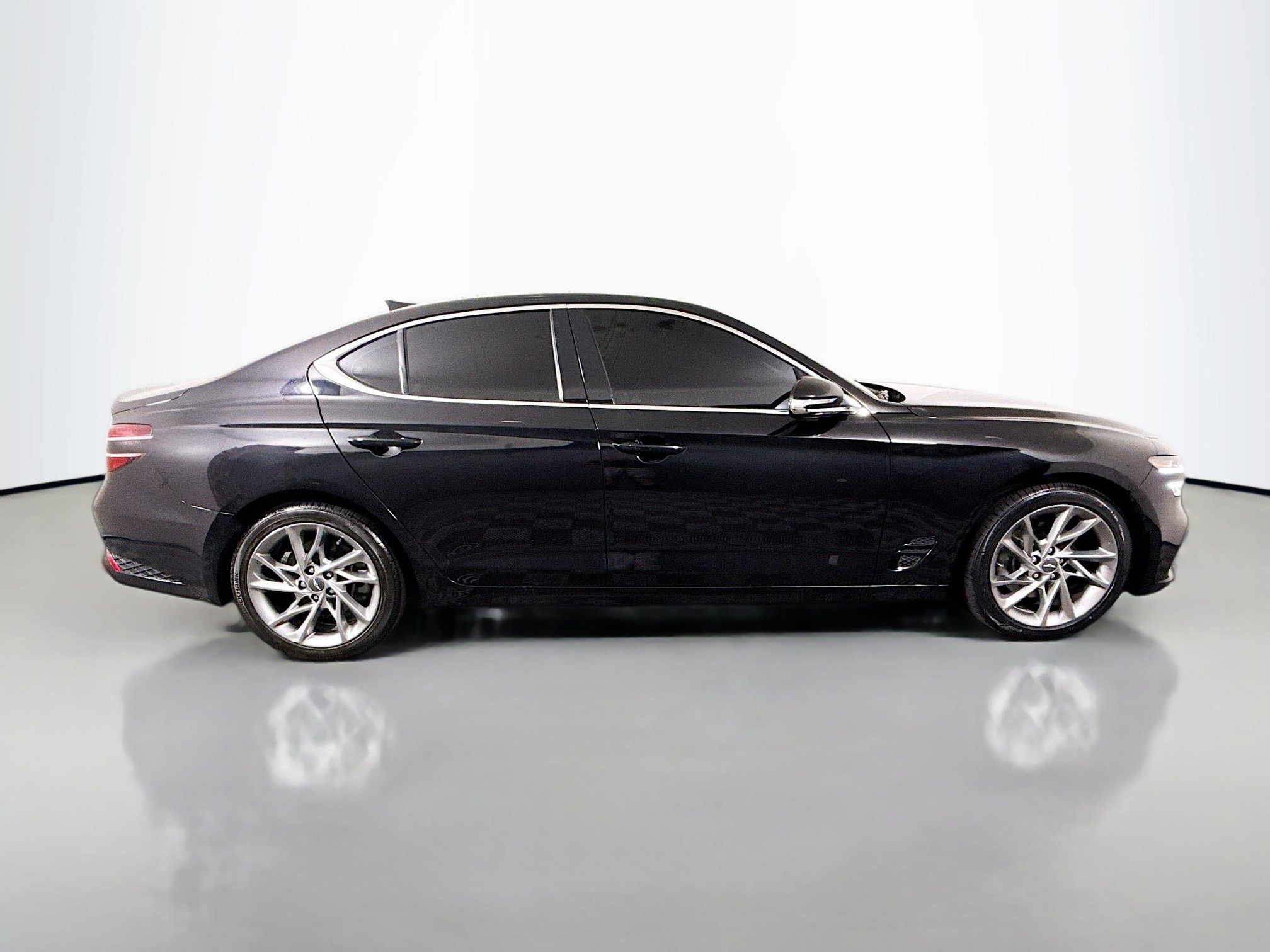 Used 2022 Genesis G70 2.0T RWD image 11