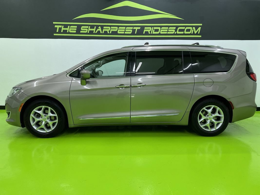 Used 2017 Chrysler Pacifica Touring-L Plus w/ Tire & Wheel Group FWD image 6