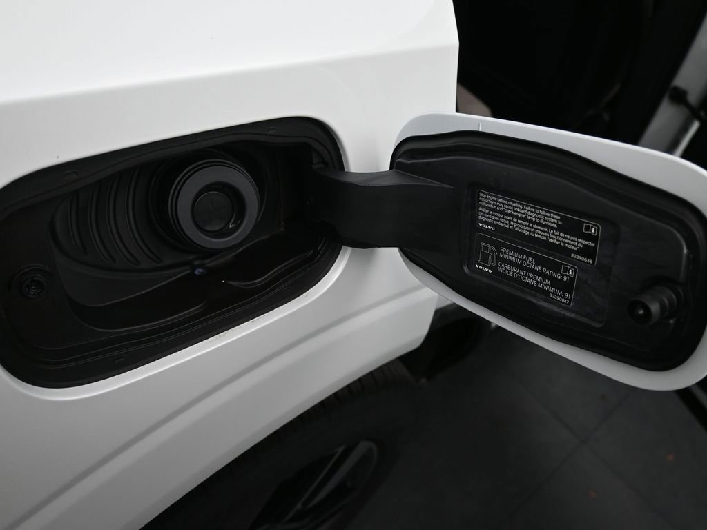 New 2026 Volvo XC60 T8 Core w/ Climate Package image 19