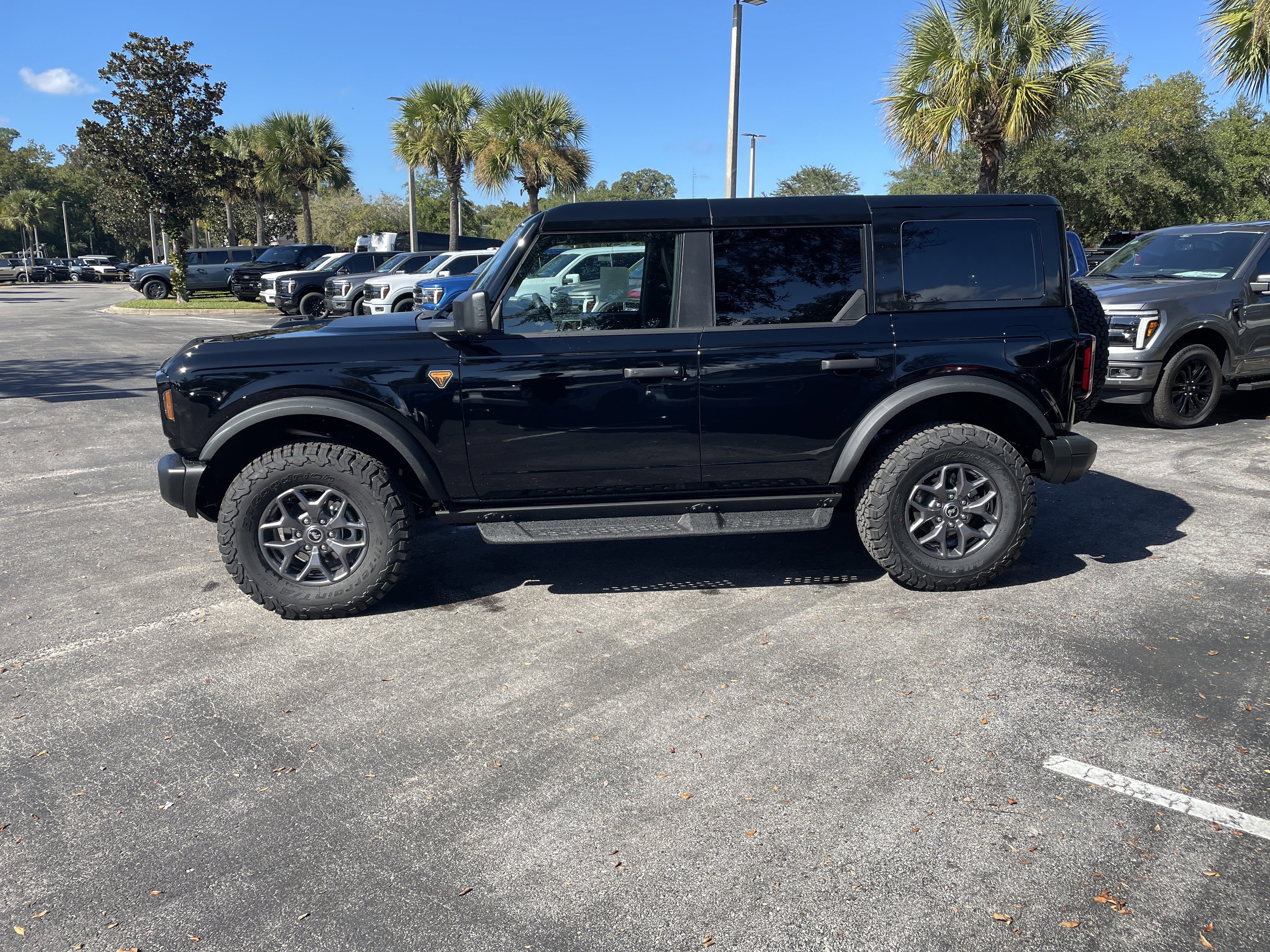 New 2025 Ford Bronco Badlands image 4