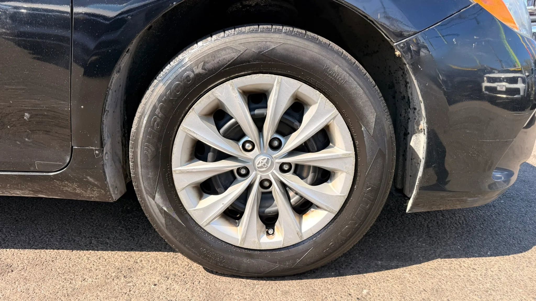 Used 2016 Toyota Camry LE FWD image 28