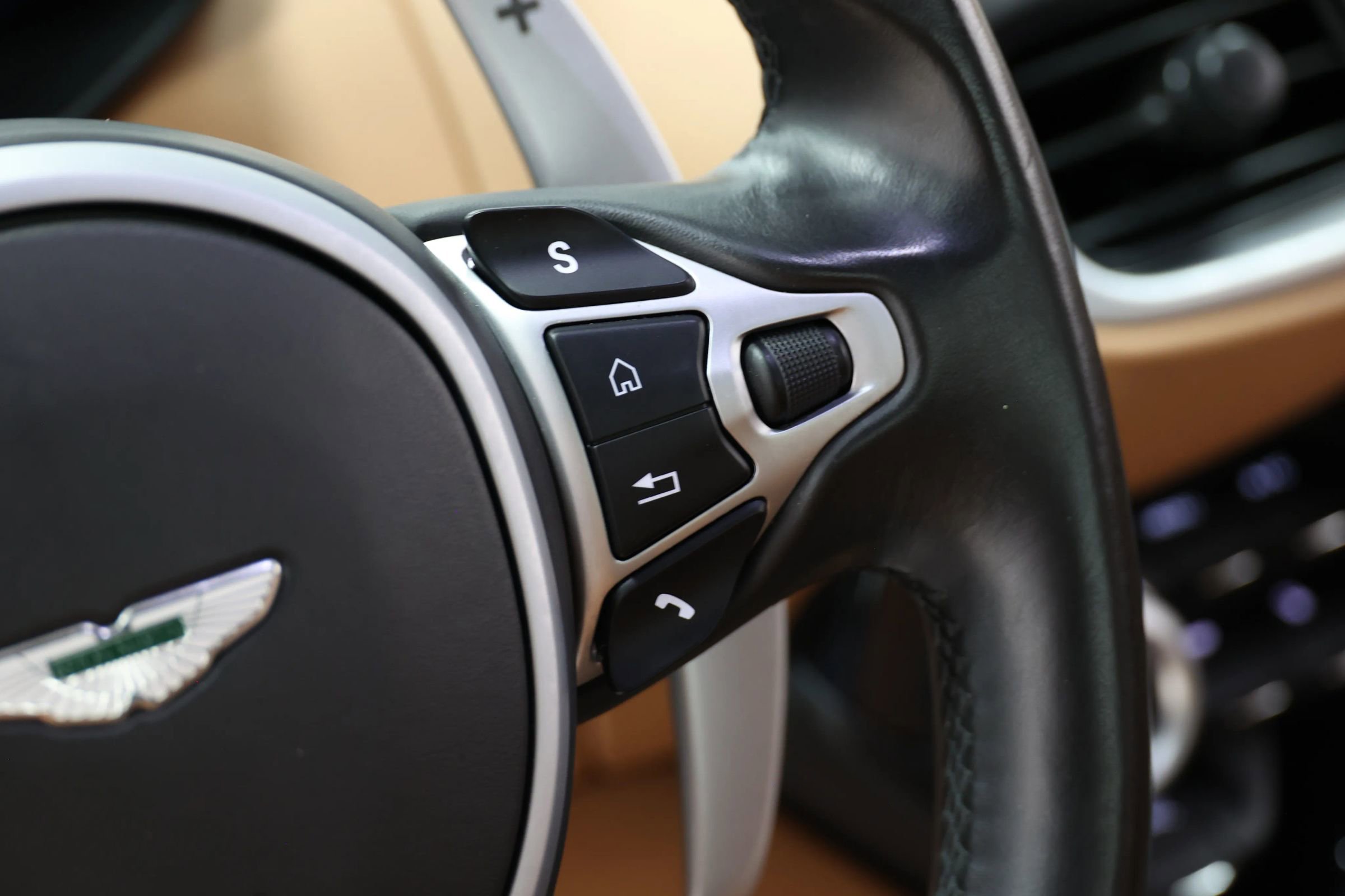 Used 2019 Aston Martin V8 Vantage Coupe RWD image 28