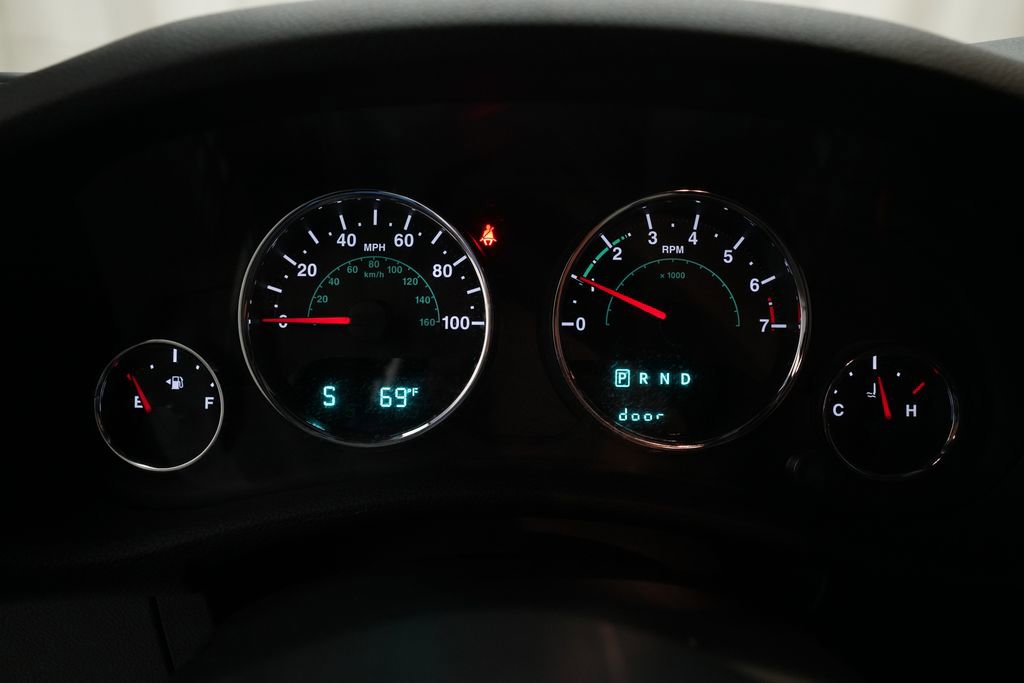 Used 2016 Jeep Wrangler Unlimited Sahara image 2