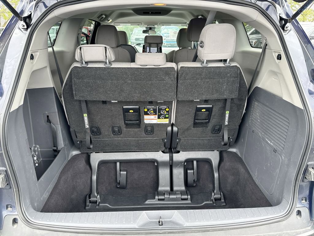 Used 2024 Toyota Sienna LE image 11