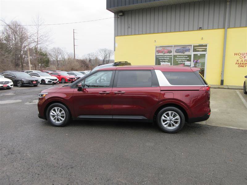 Used 2022 Kia Carnival LX image 2