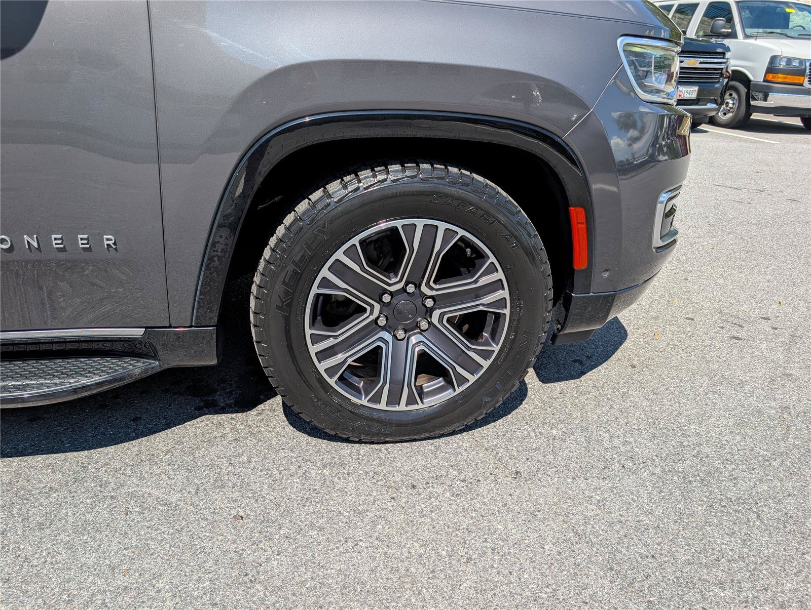 Used 2022 Jeep Wagoneer Series III AWD/4WD image 9