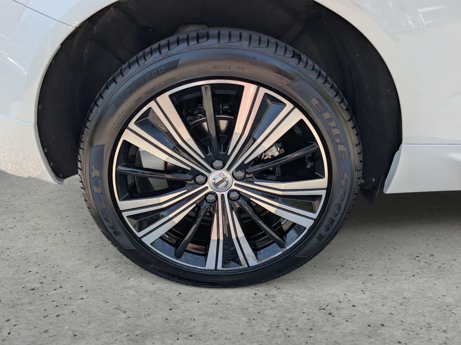 Used 2022 Volvo XC60 B5 Inscription w/ Advanced Package AWD/4WD image 9