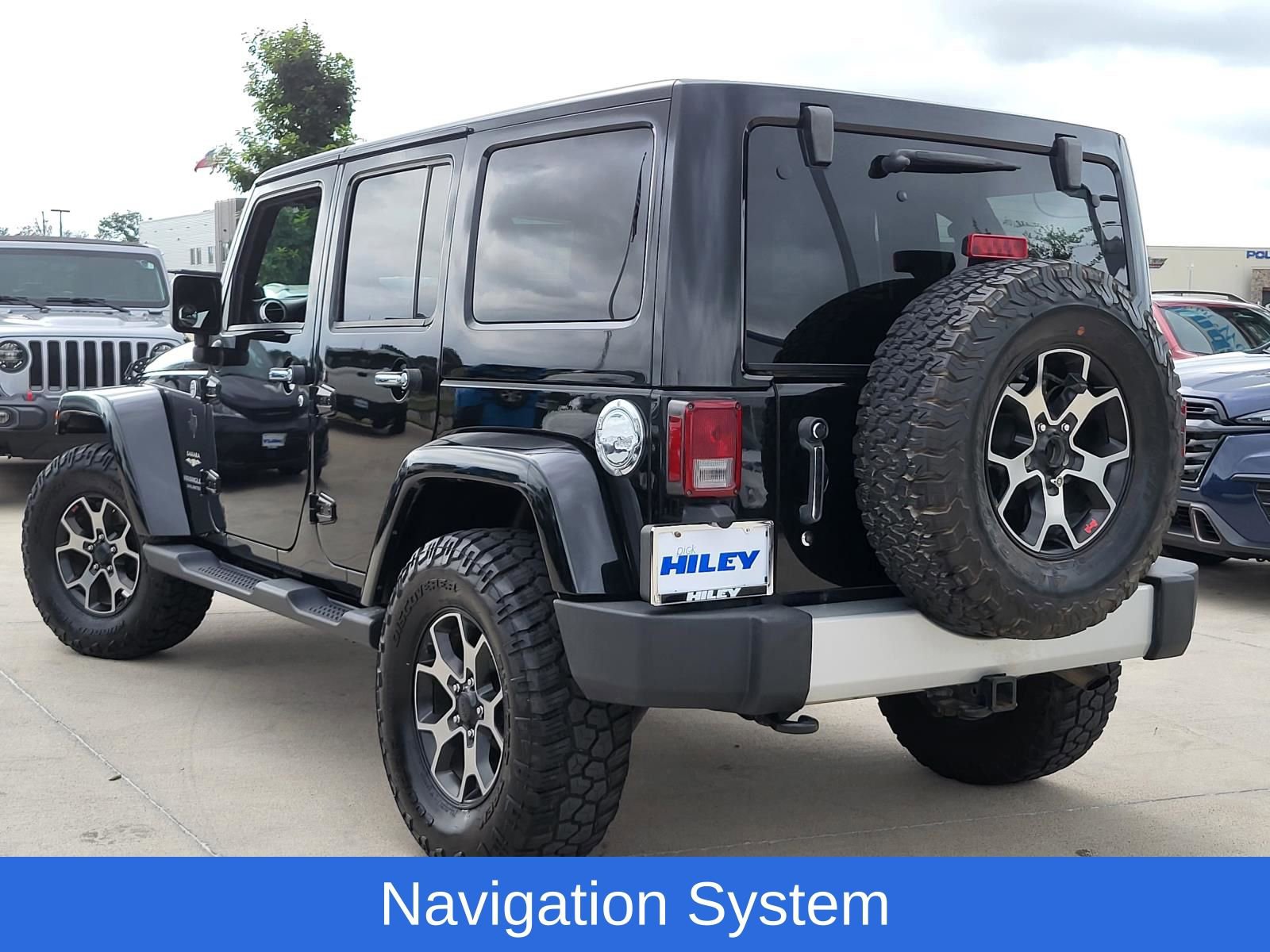 Used 2013 Jeep Wrangler Unlimited Sahara w/ Connectivity Group AWD/4WD image 3