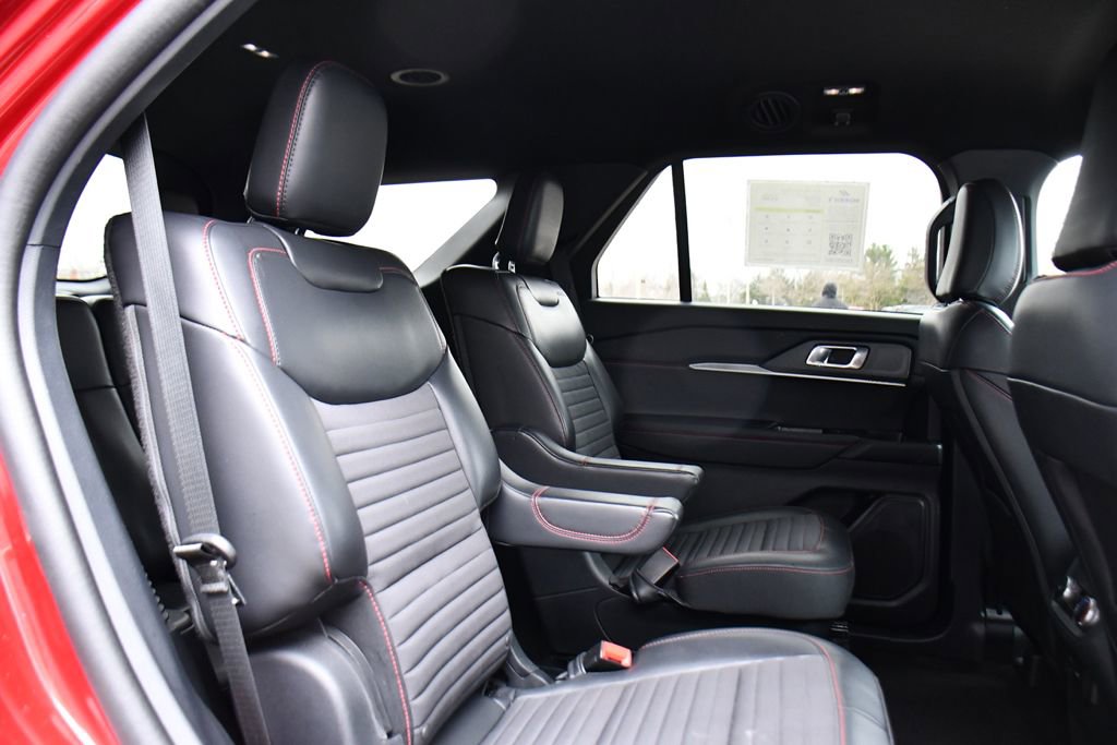 Used 2025 Ford Explorer ST-Line image 17