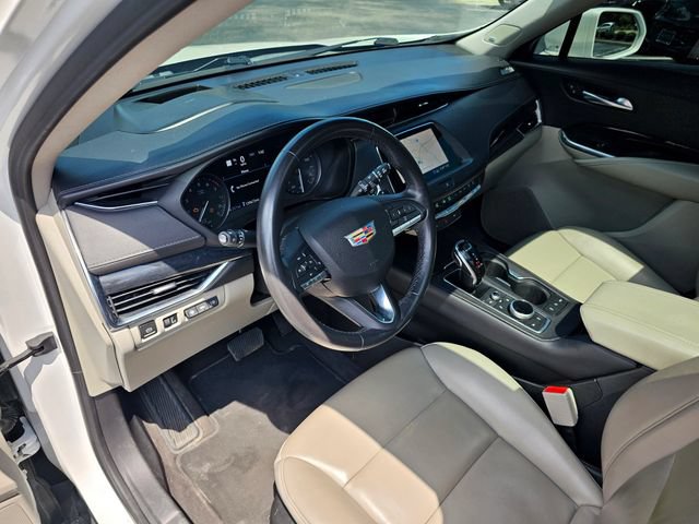 Used 2020 Cadillac XT4 Premium Luxury w/ Technology Package FWD image 14