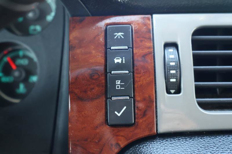 Used 2014 Chevrolet Suburban LT image 20