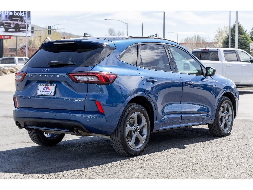 Used 2023 Ford Escape ST-Line w/ Tech Pack #1 AWD/4WD image 3