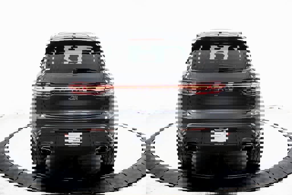 Certified 2025 Porsche Macan image 6