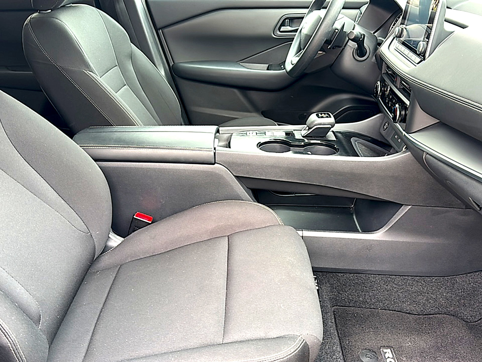 Certified 2025 Nissan Rogue S FWD image 23