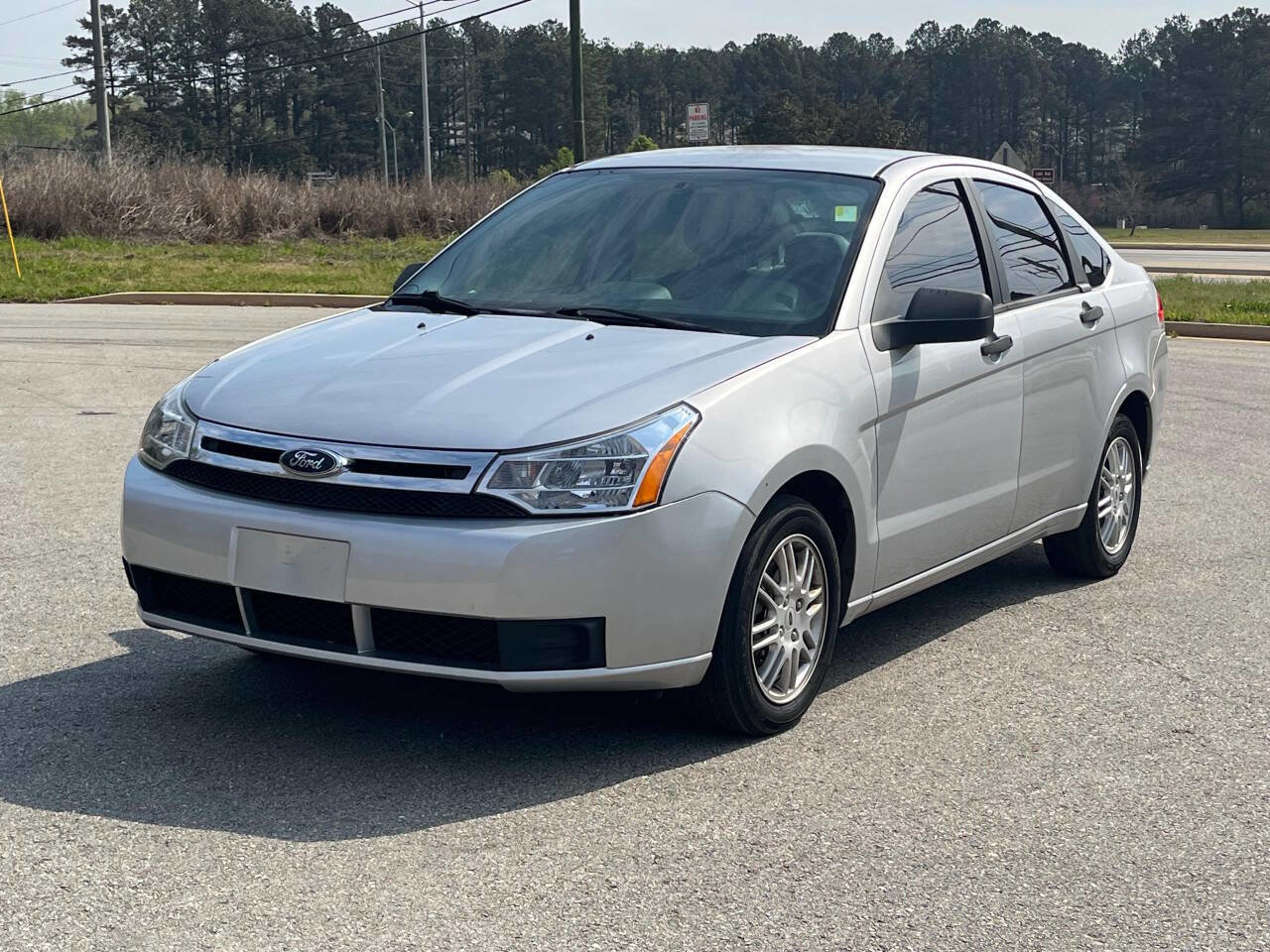 Used 2010 Ford Focus SE image 1