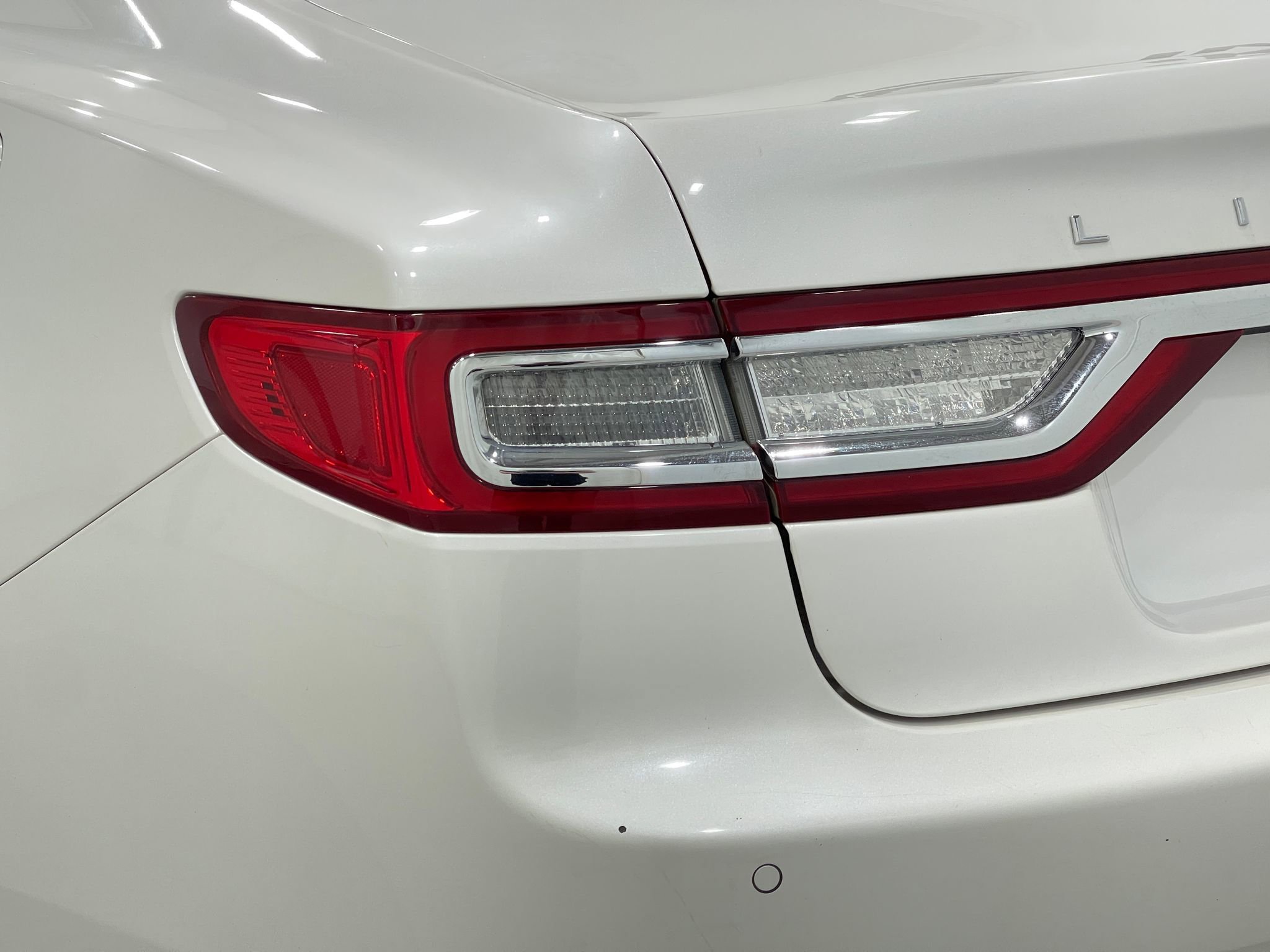 Used 2018 Lincoln Continental Select w/ Continental Climate Package image 34