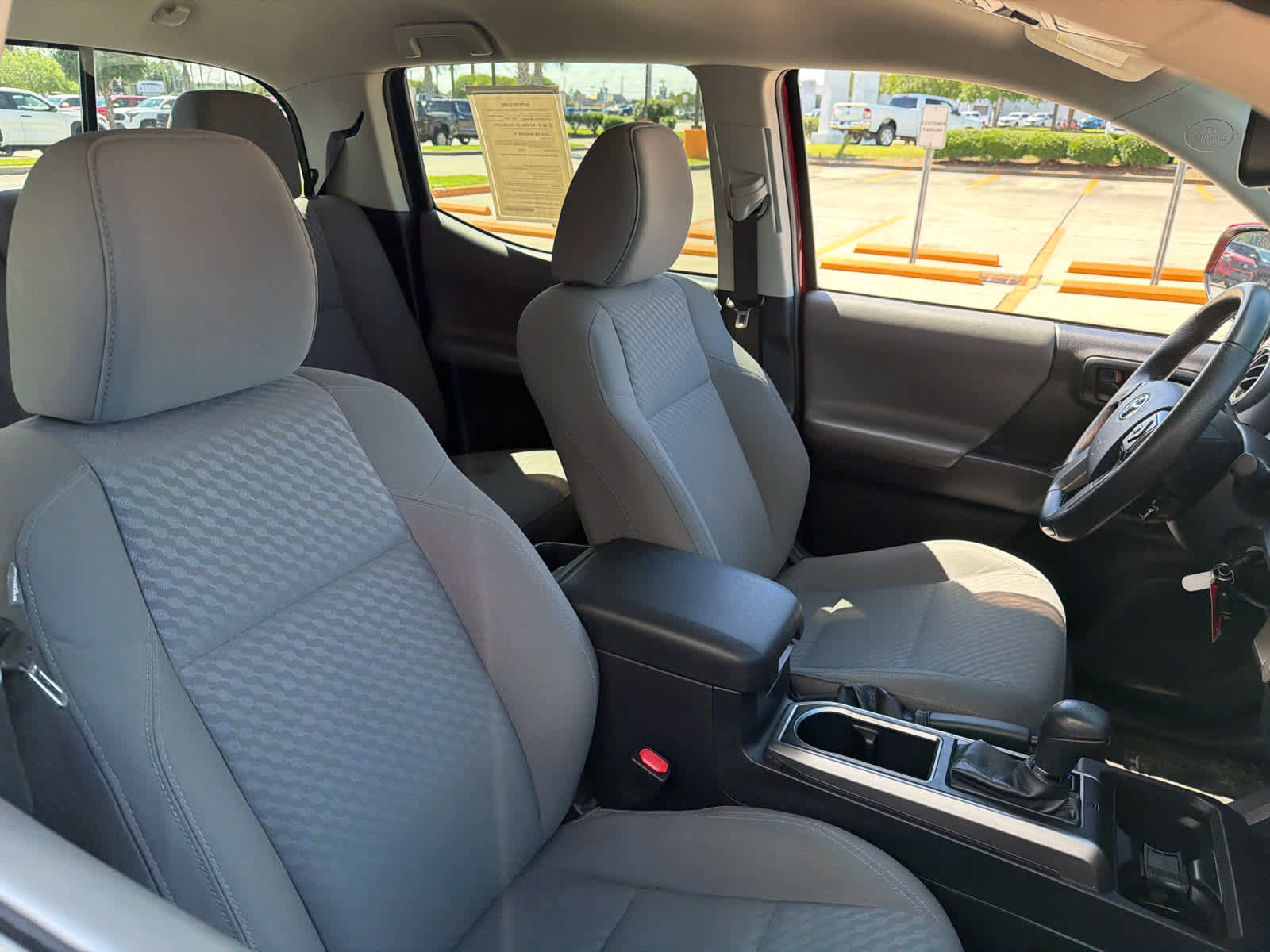 Used 2020 Toyota Tacoma SR5 RWD image 33