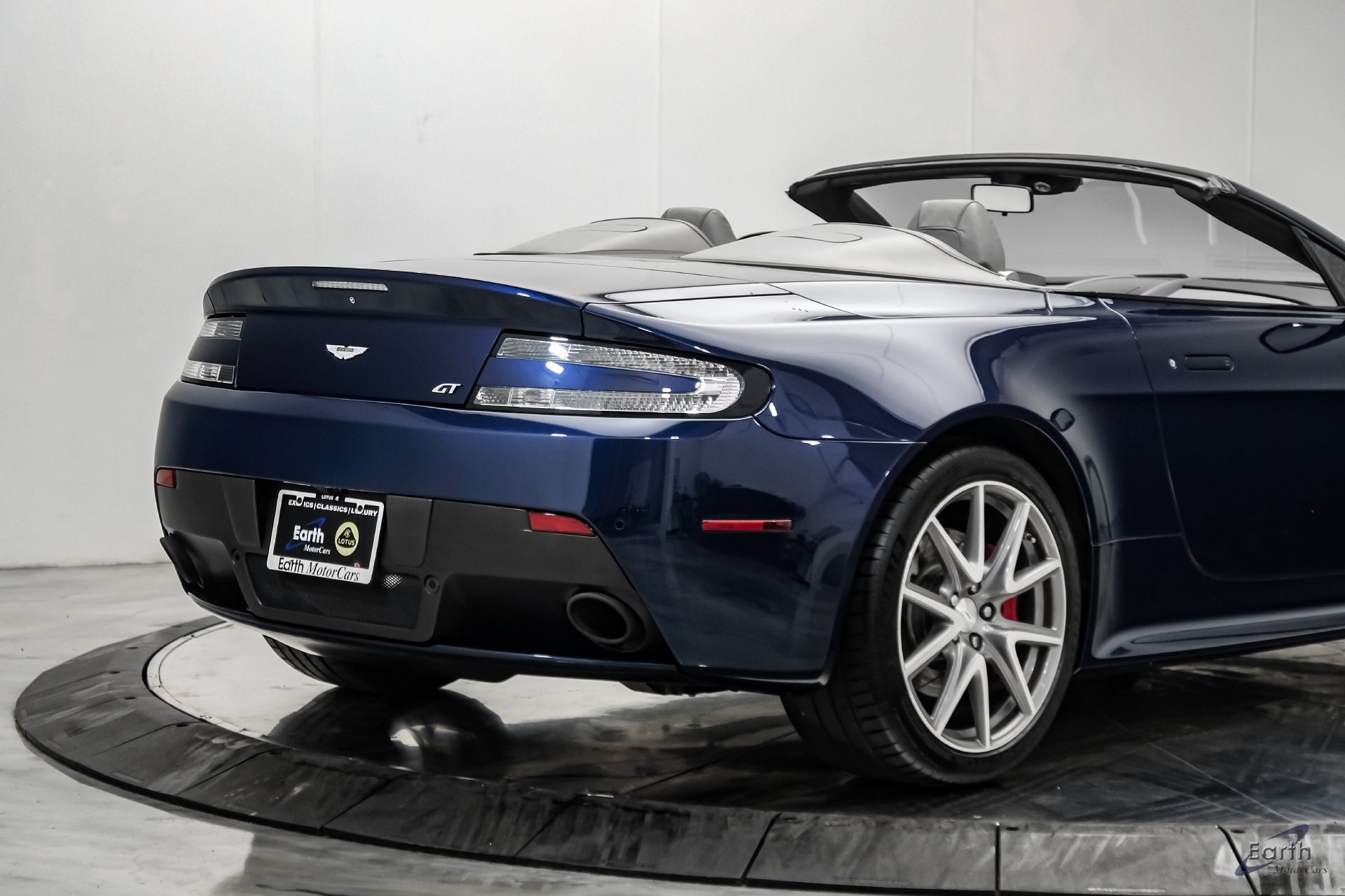 Used 2015 Aston Martin V8 Vantage GT RWD image 24