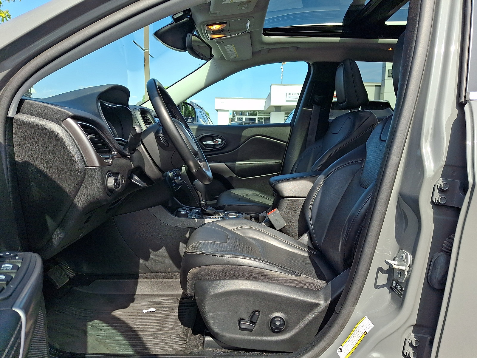 Certified 2021 Jeep Cherokee Latitude Lux w/ Sun & Sound Group AWD/4WD image 13