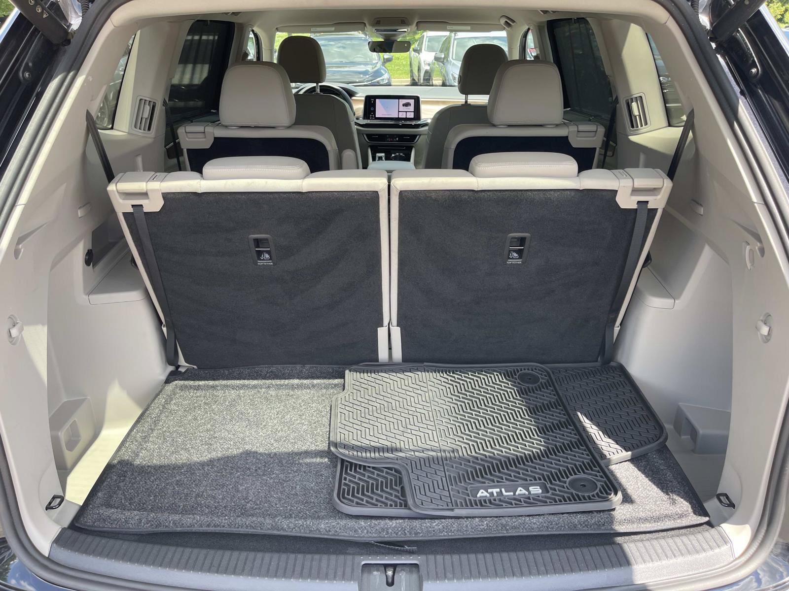 Used 2025 Volkswagen Atlas SE FWD image 40