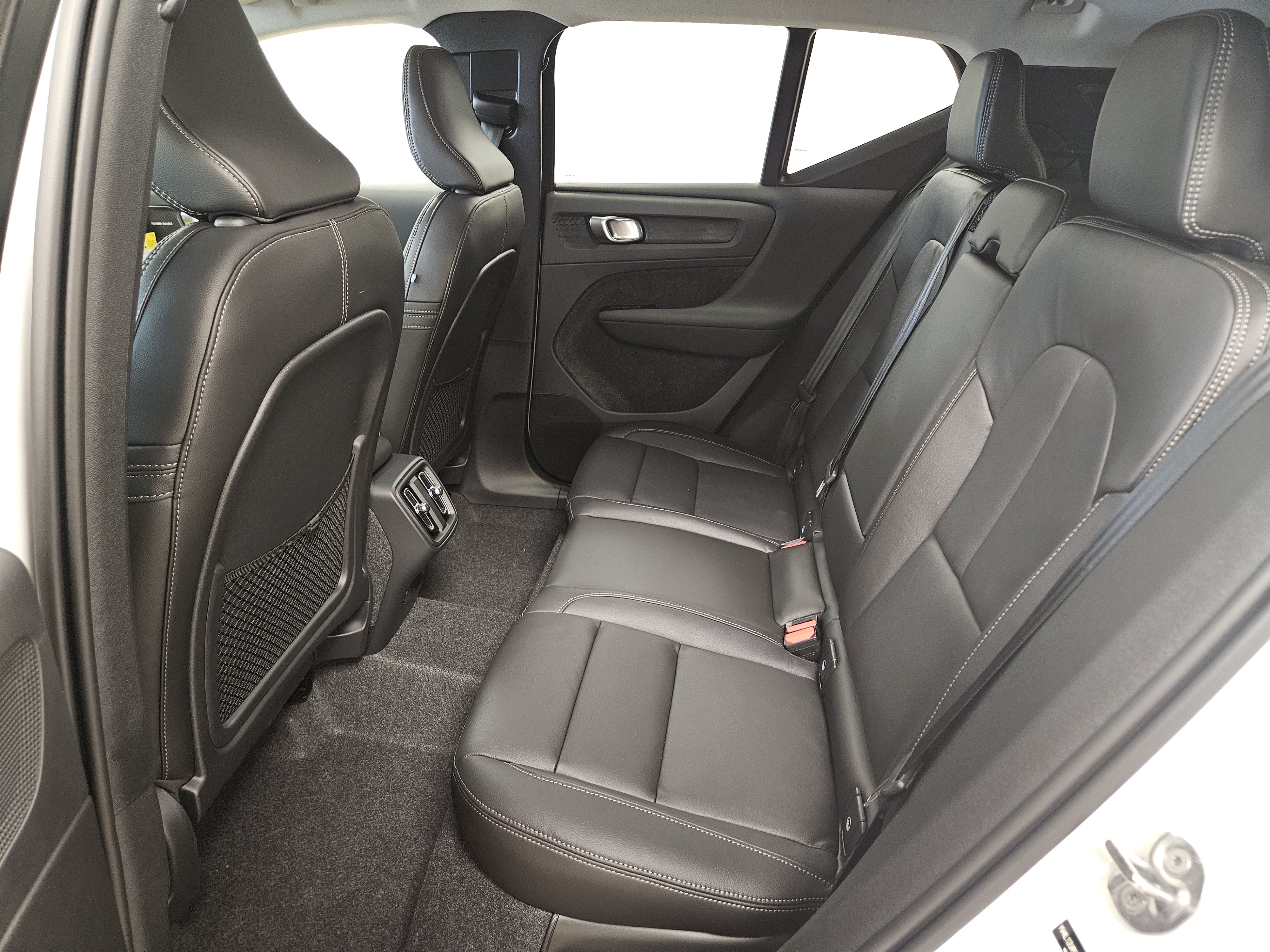 New 2026 Volvo XC40 B5 Ultra w/ Climate Package AWD/4WD image 12