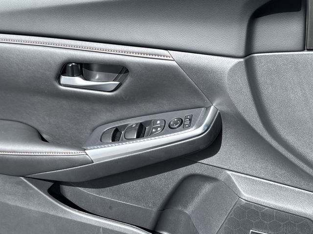 Used 2025 Nissan Sentra SR w/ SR Premium Package image 12