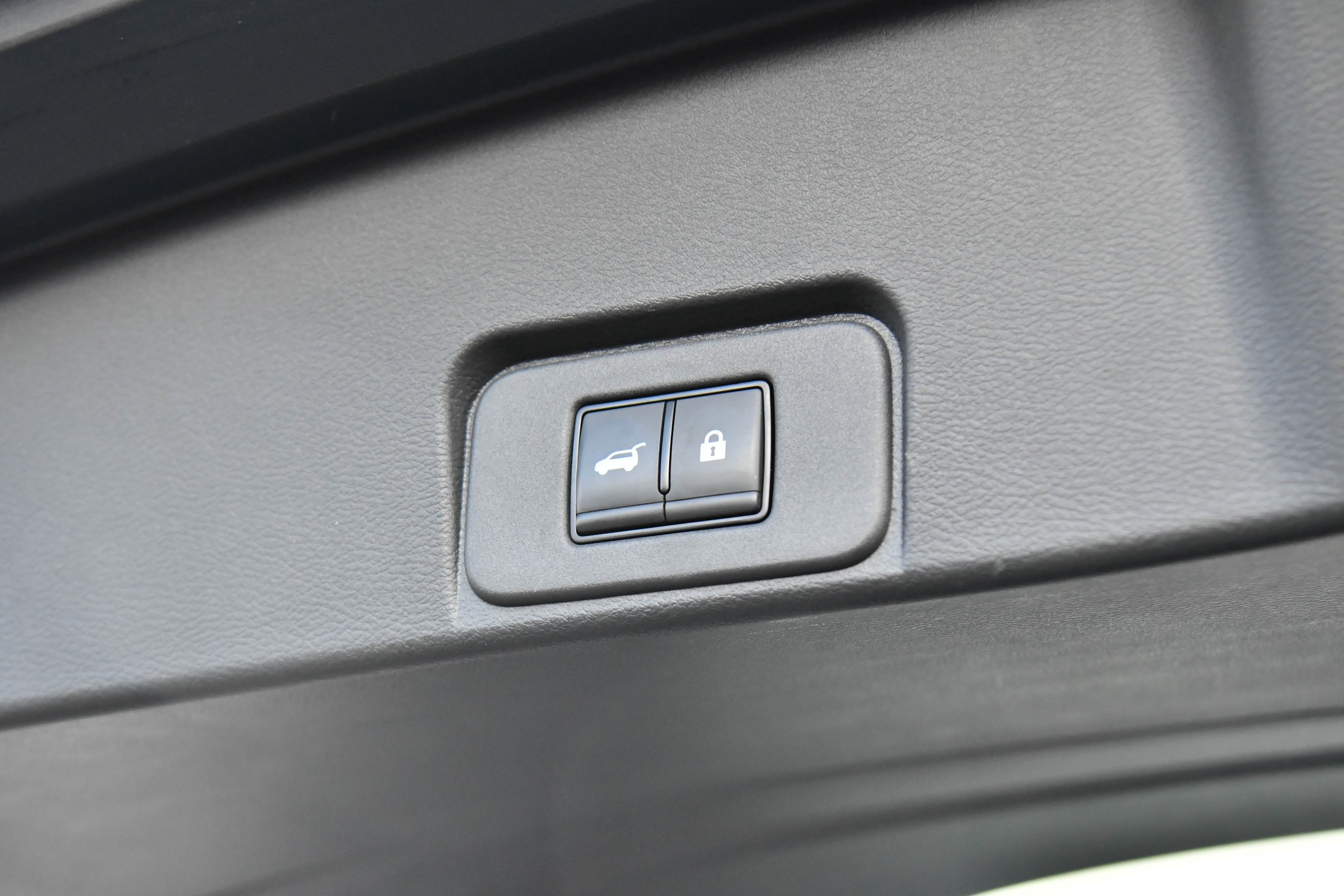 Used 2024 Nissan Rogue SV image 40