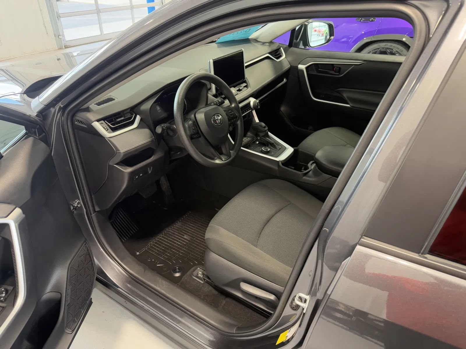 Used 2025 Toyota RAV4 LE AWD/4WD image 9