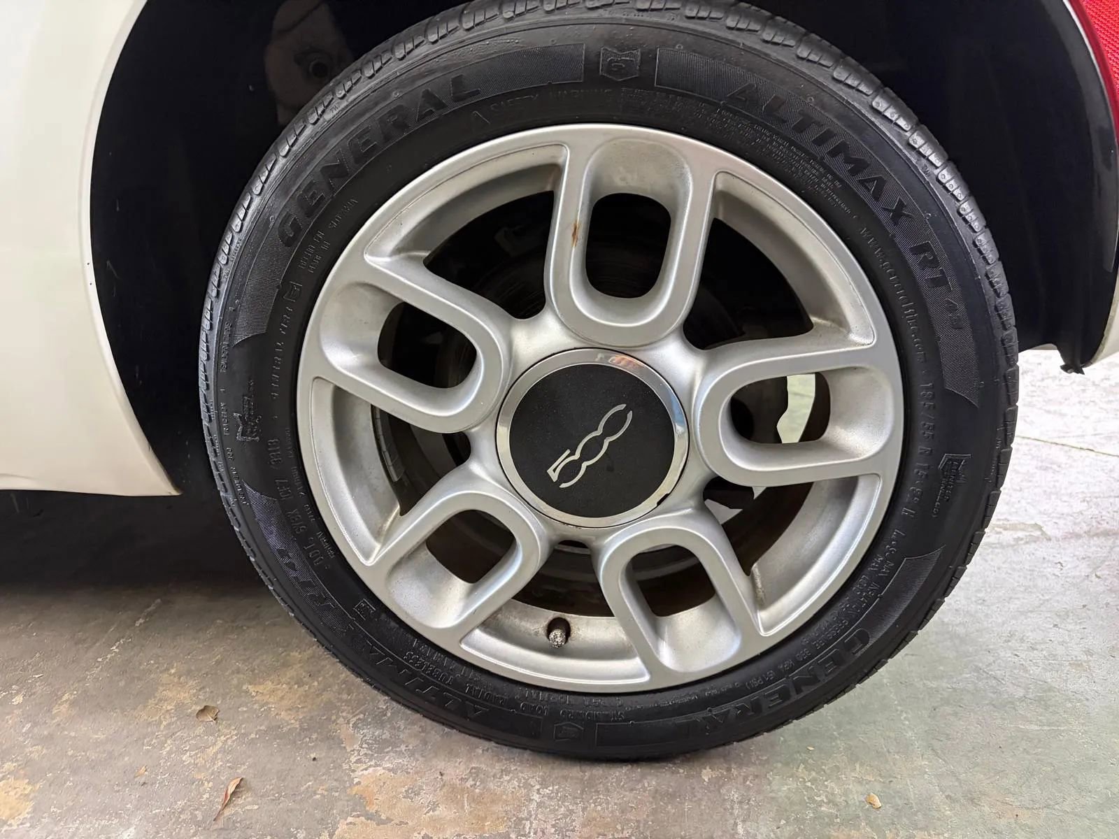 Used 2012 FIAT 500 Lounge w/ Pink Ribbon Special Edition image 27