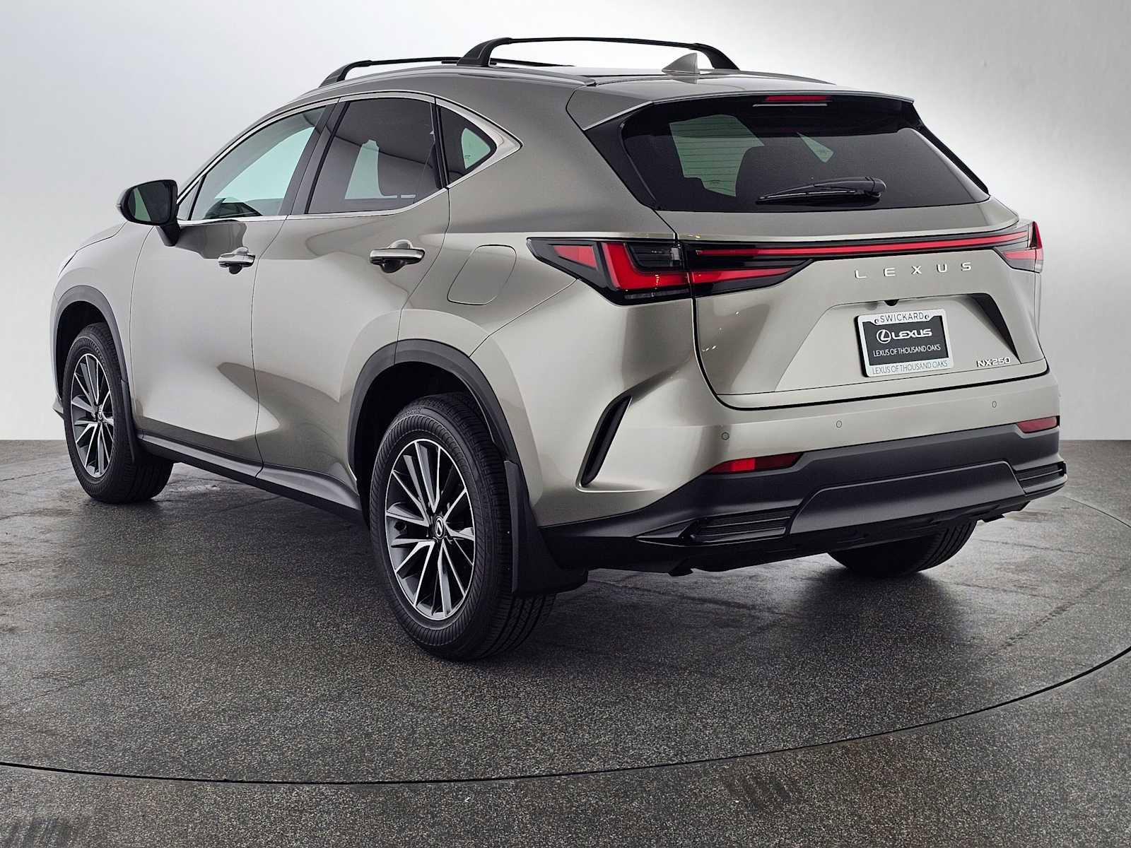 Used 2025 Lexus NX 250 FWD w/ Accessory Package (2T) image 5