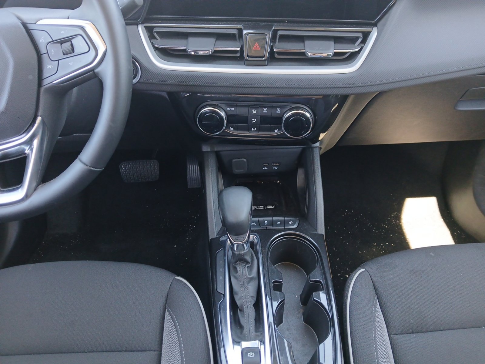 Used 2025 Chevrolet TrailBlazer LT w/ Convenience Package FWD image 11