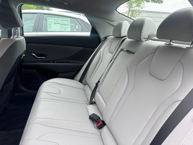 Used 2025 Hyundai Elantra Limited FWD image 14